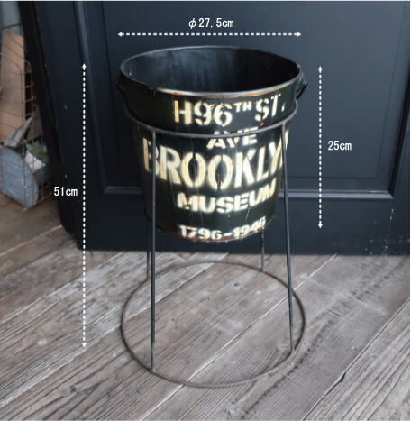 ジャンクガーデニングにお勧めなレトロアイアンスタンド付きステンシルバケツ