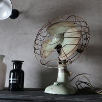 ジャンクでンテリアにもおしゃれな昭和レトロ扇風機