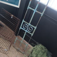 グリーンなどからませてもおしゃれ ジャンクガーデニングづくりにお進めなレトロフェンス