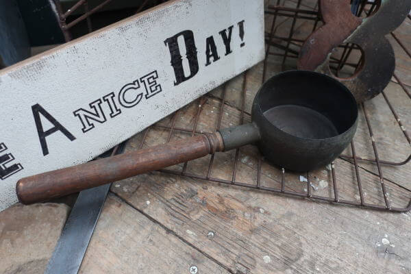 ジャンクガーデニングに取り入れたい　レトロツールの販売