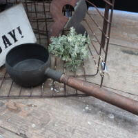 ジャンクガーデニングに取り入れたいレトロツールの販売