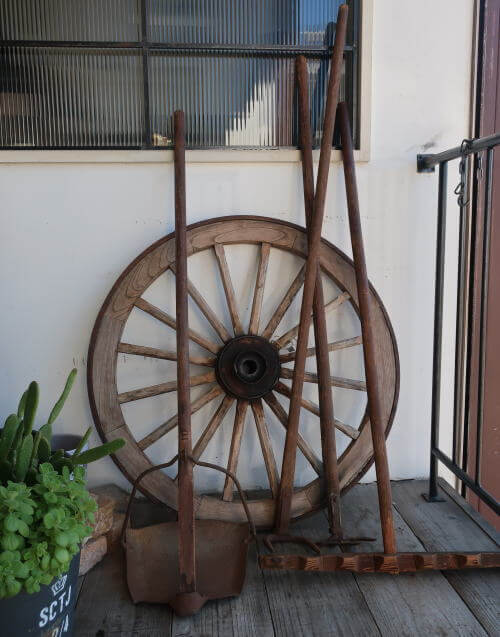 ジャンクガーデニングの雰囲気づくりにお勧め。レトロ農具の販売