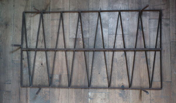 グリーンなどからませてもおしゃれ ジャンクガーデニングづくりにお進めなレトロフェンス