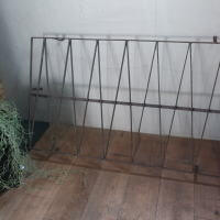 グリーンなどからませてもおしゃれ ジャンクガーデニングづくりにお進めなレトロフェンス