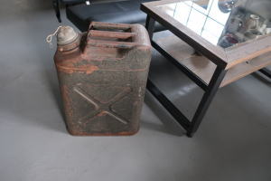 ジャンクなオイル缶