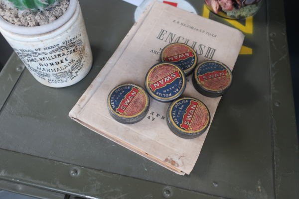 絵になる昭和レトロの缶