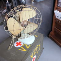 ディスプレイに絵になるレトロな扇風機