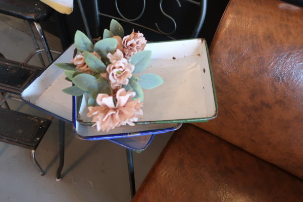 ディスプレイトレイになる琺瑯バット