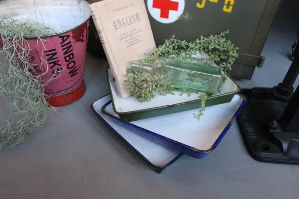 ディスプレイトレイになる琺瑯バット