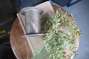 武骨な素材感が魅力的な糸まき