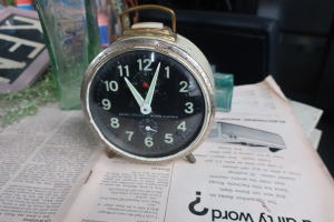 レトロ目覚まし時計 ホワイト ri-1478 昭和レトロ雑貨