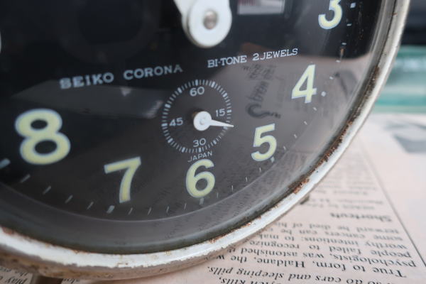 昭和レトロなアナログ目覚まし時計