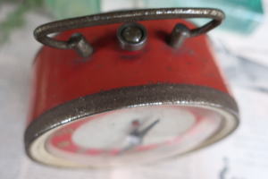 アンティーク風デザインの目覚まし時計