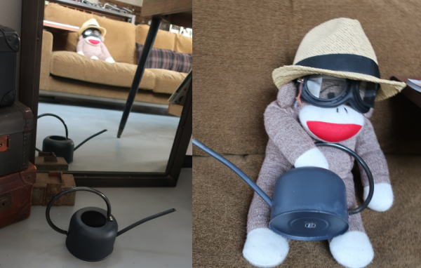 ガーデニングにお洒落なブリキのジョーロ