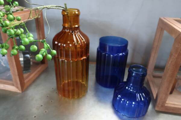 2wayでつかえる　鮮やかなカラーとウェーブデザインが魅力の　ガラスフラワーベース