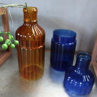 2wayでつかえる　鮮やかなカラーとウェーブデザインが魅力の　ガラスフラワーベース