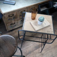 メンズライクなサイドテーブル