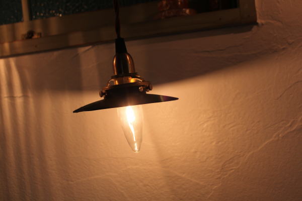 アイアン素材がオシャレな照明の販売