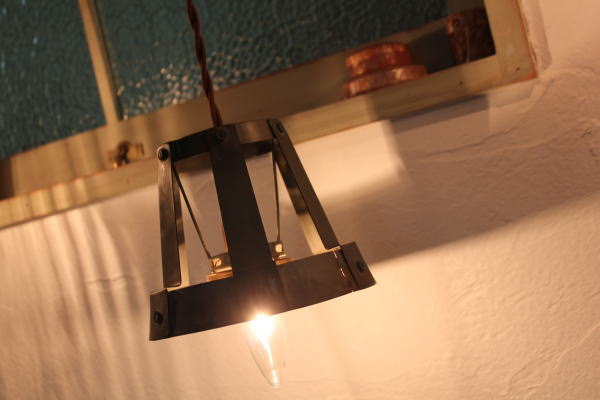 無骨な工業系な照明