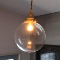 透明感のあるクリアタイプのシンプルな丸型ガラス製シェード