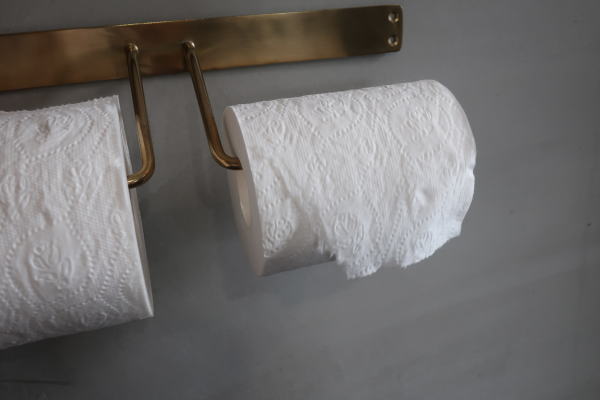 おしゃれの代名詞ブラスのダブルトイレットペーパーホルダー
