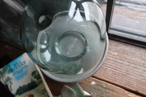 グリーンガラスが鮮やかな照明