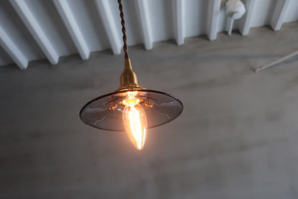 カフェで使いたいブルーグレイガラスの照明