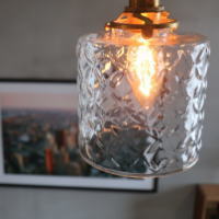 どこか昭和レトロなガラスシェード