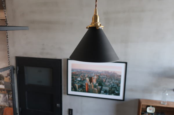 リビングで使いたい大人イメージのアイアン照明