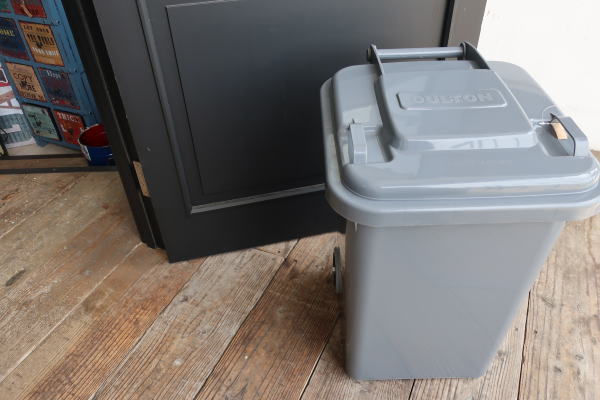 海外製の絵になるゴミ箱