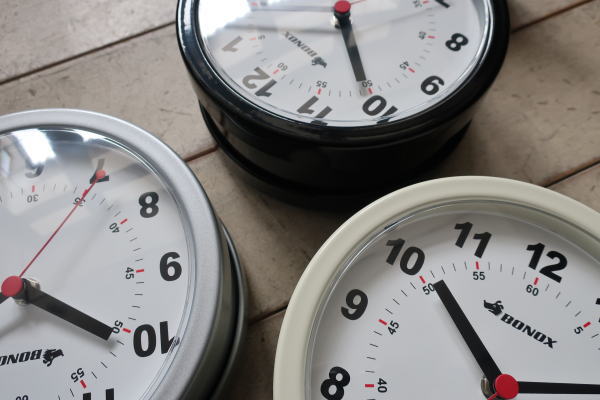 お気に入りの色でダブルフェイスクロック