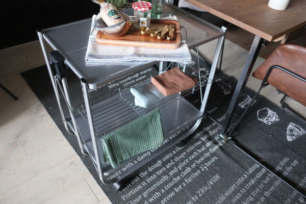 スタイリッシュなトローリーワゴン