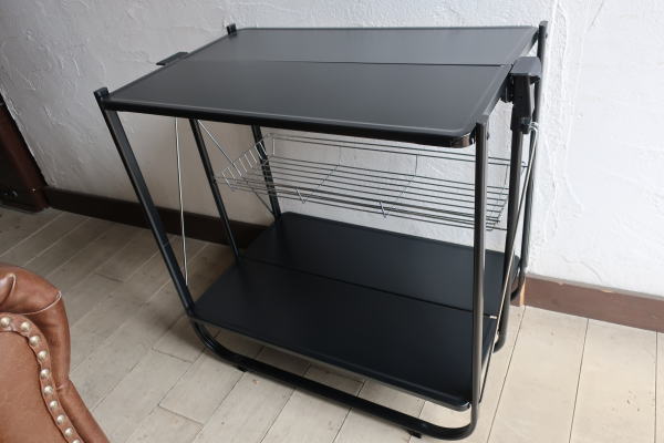 ブラックカラーのトローリースチールワゴン