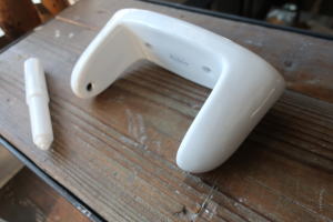 ホワイトカラーがかわいいトイレットペーパーホルダー