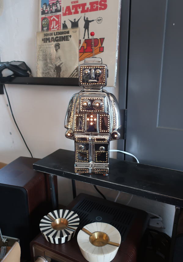 ロボットライト コンセント式のデザイン照明 オブジェライト