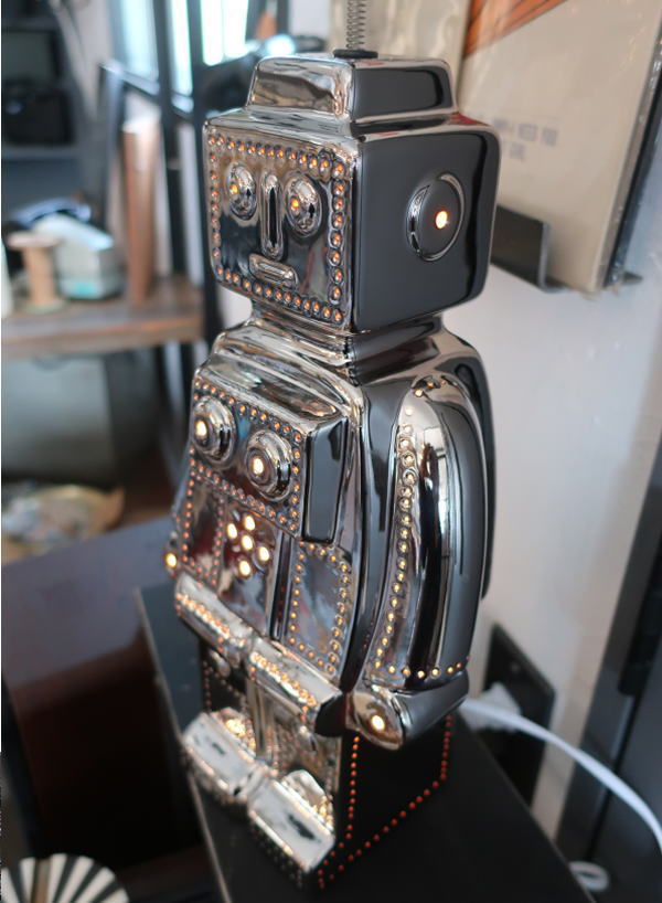スチール製ロボットデザインのインテリアライト