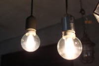 シンプルな灯を演出する照明