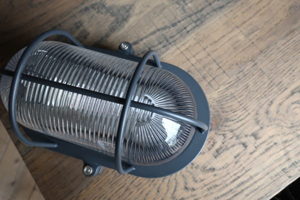 外灯 インダストリアル ガード付