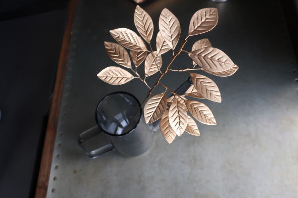 ブリキ素材がおしゃれなアートフラワー